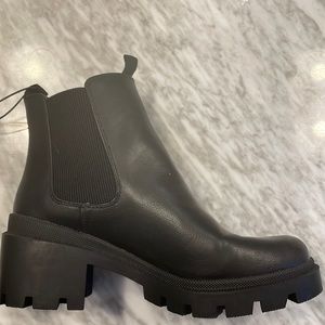 NWT Universal Thread Chelsea Combat Ankle Boot